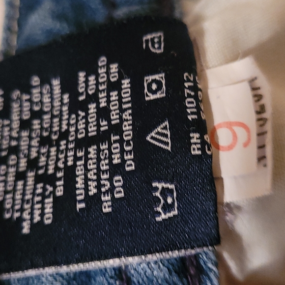 Vigoss Jean shorts size 9 - Picture 5 of 8